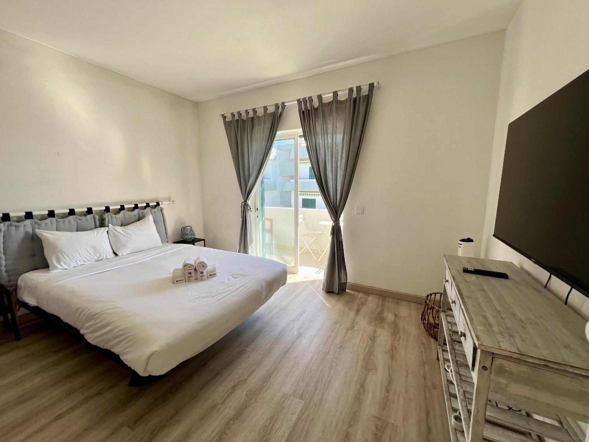 Albufeira Delight With Pool By Homing Apartment Guia  Bagian luar foto